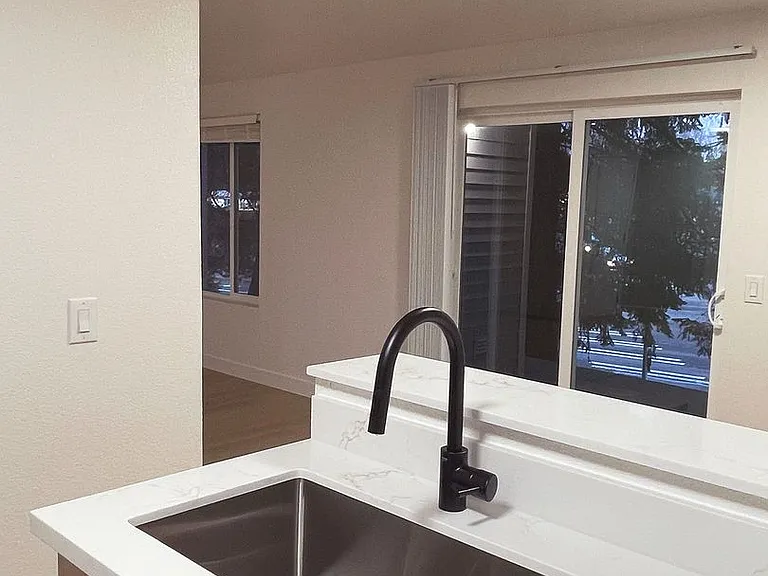 Wellington Place Apartments — Photo 14