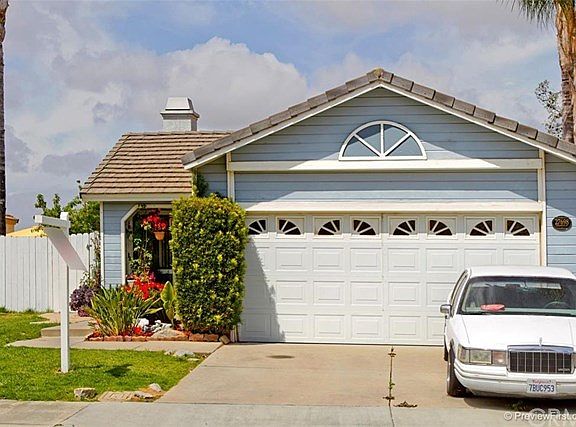 2nd image of 27698 Moonridge Dr