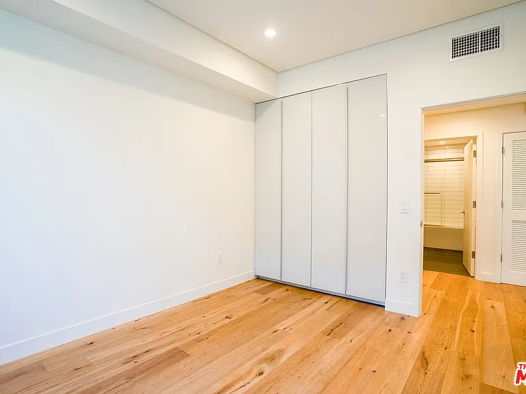 938 S Orange Grove Ave #201 — Photo 13