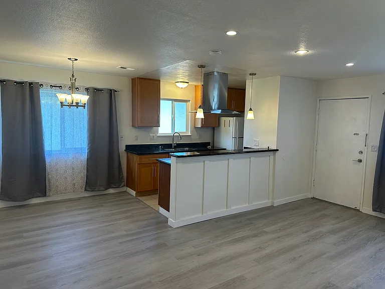 2129 Mann Ave #4 — Photo 5