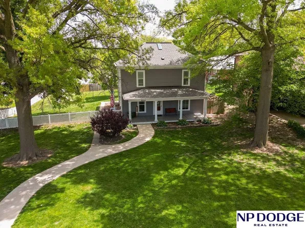 812 S 16th St, Blair, NE 68008
