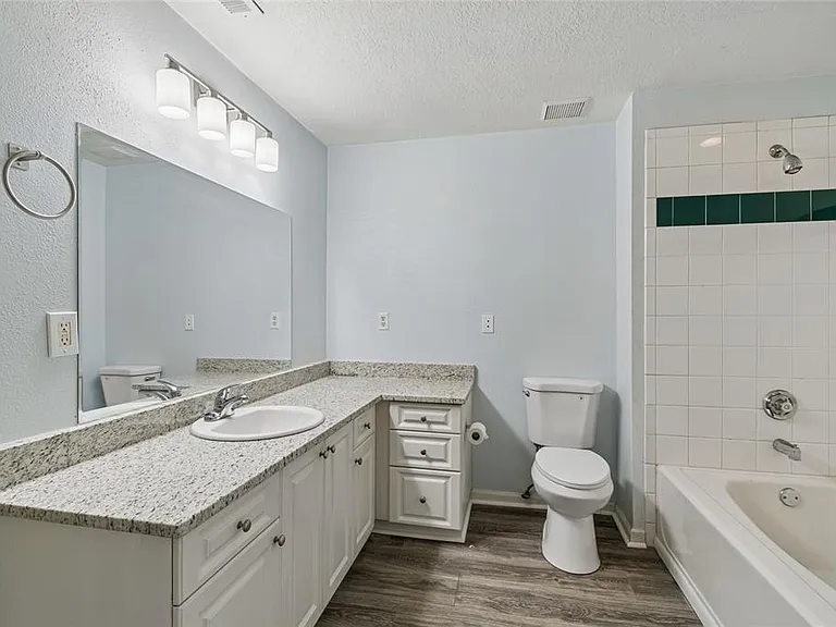 5211 Bay Club Cir — Photo 8