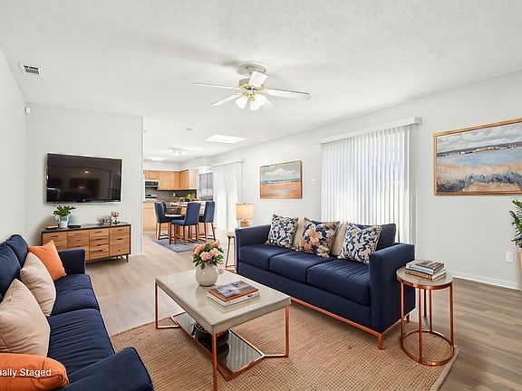 3rd image of 618 Taylor Ct
