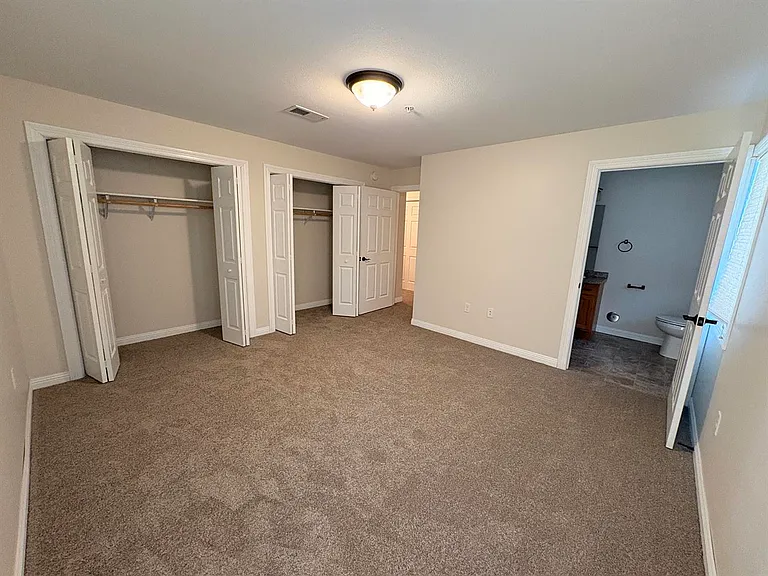 3707 S Broadway St — Photo 12