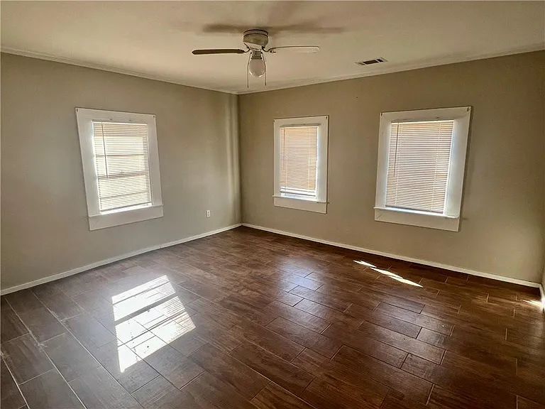 2524 Norwich St — Photo 5