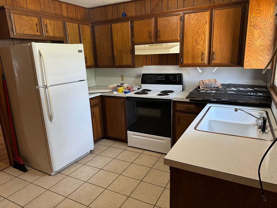 2nd image of 1009 W Broadway St #5