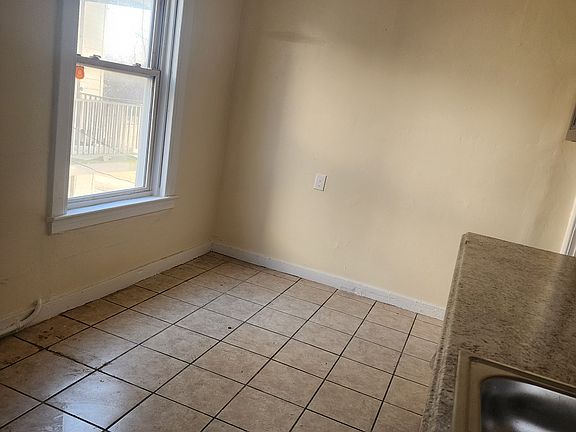 3rd image of 809 Sherman Pkwy #2R