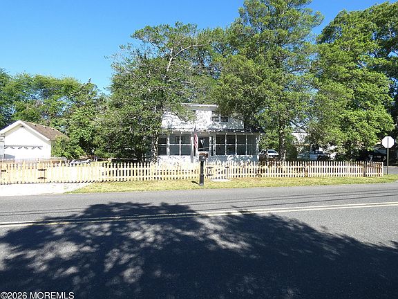 2nd image of 220 Garfield Avenue