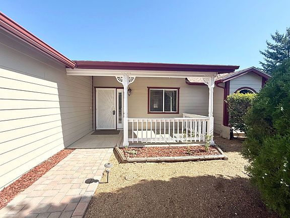 5th image of 821 Village Cir
