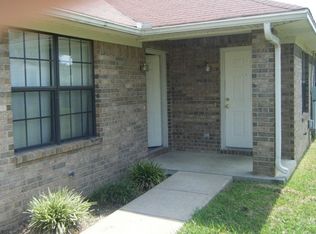 400 S Davis St #B, Conway, AR 72034