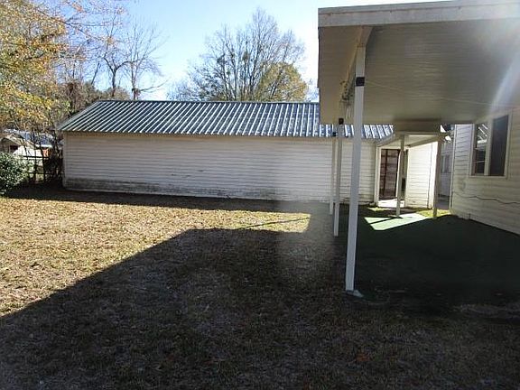 5th image of 305 N Marshall Blvd