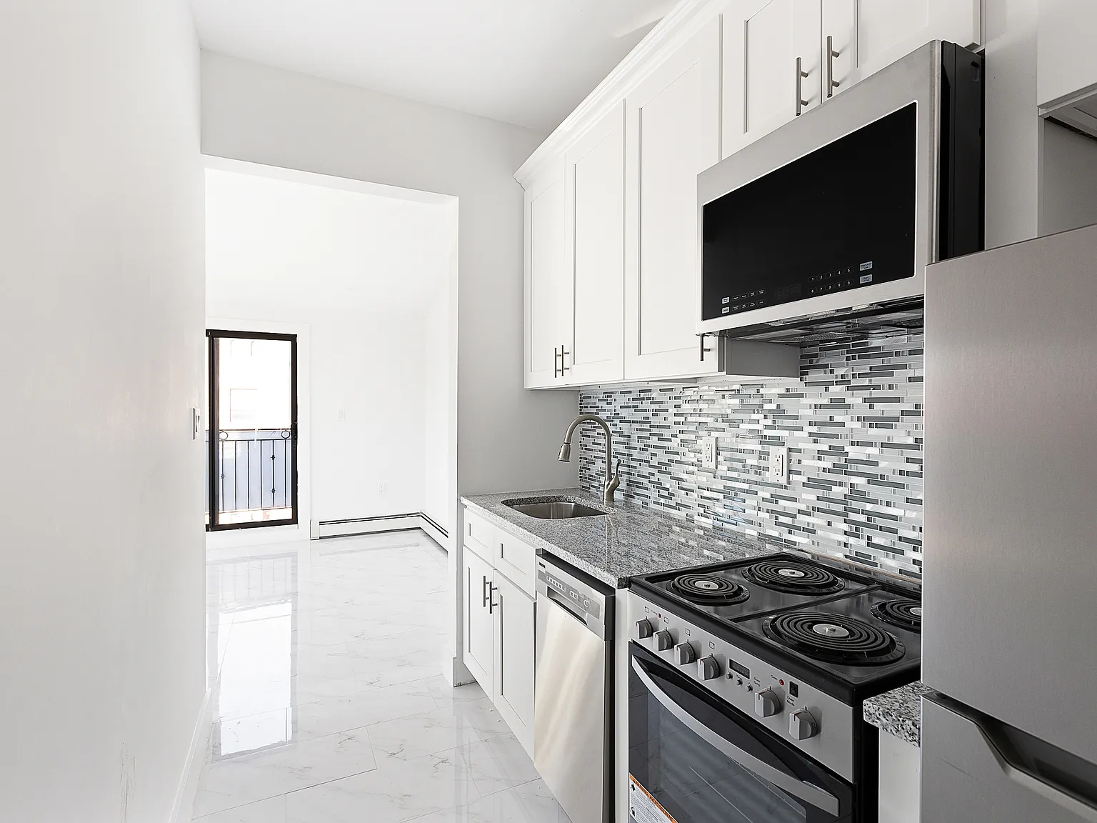 2 bed, 700 sqft, $2,600 — Photo 3