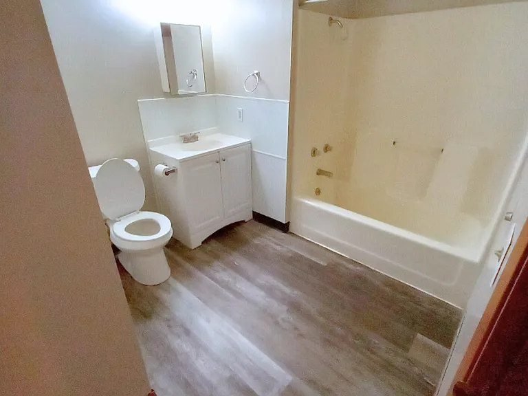 Shenandoah 48-Unit (Valley View Apartments) — Photo 27