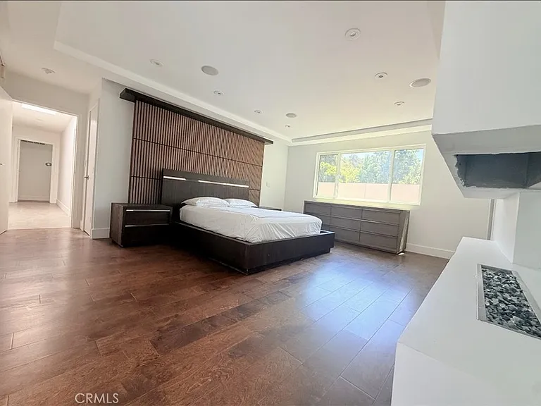 1801 Roscomare Rd — Photo 17