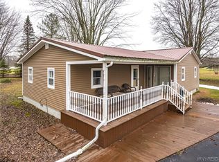 2876 Drum Rd, Middleport, NY 14105