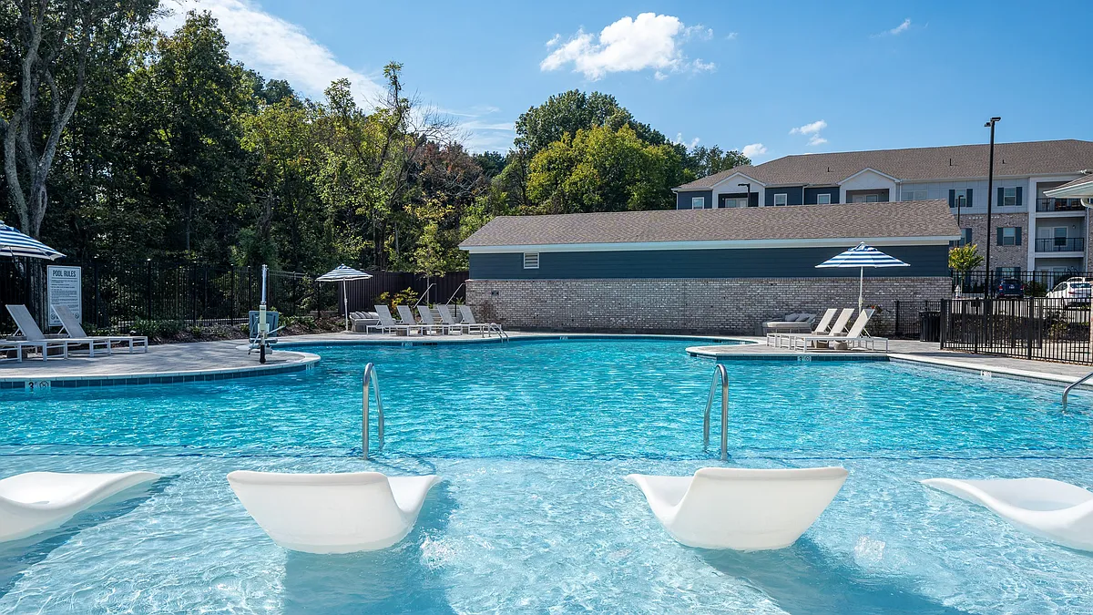 Resort-style Swimming Pool with Tanning Ledges - Bexley Mt. Juliet