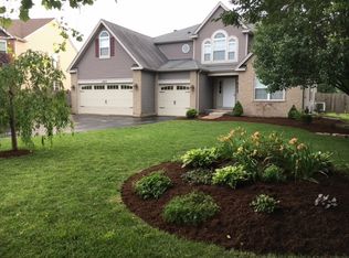 1860 Northwood Ln, Wauconda, IL 60084