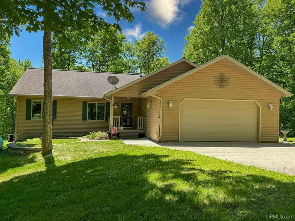 33 Tan Rd, Michigamme, MI 49861