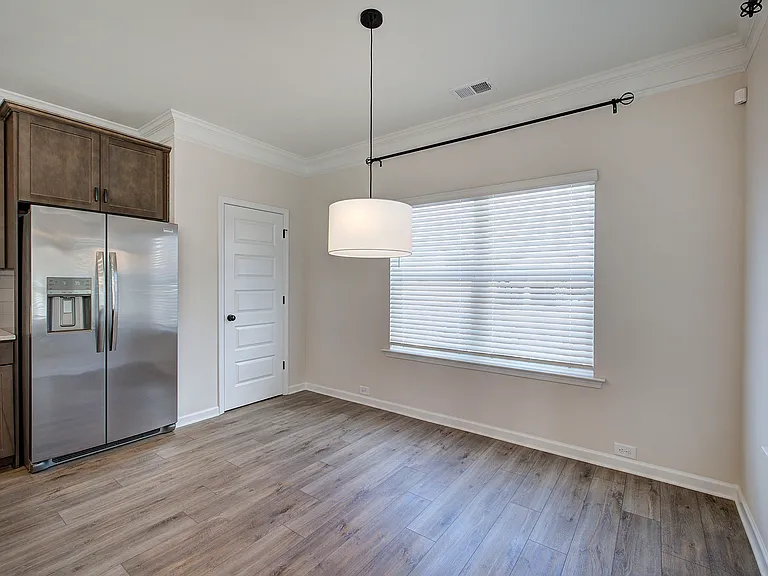 401 Perth Dr — Photo 7