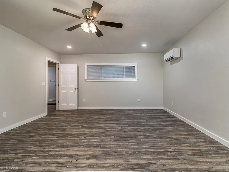 1103 W University Blvd — Photo 7