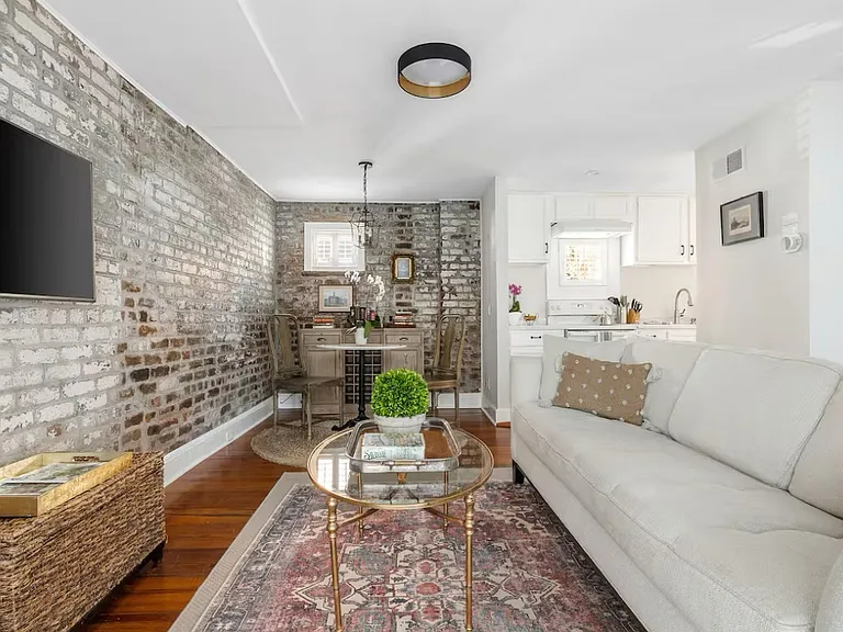122 W Charlton Ln #D — Photo 6