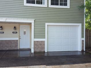 3291 Hill Ridge Dr, Eagan, MN 55121