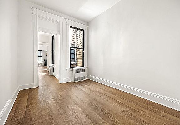 5th image of 183 Meserole Ave APT 2L