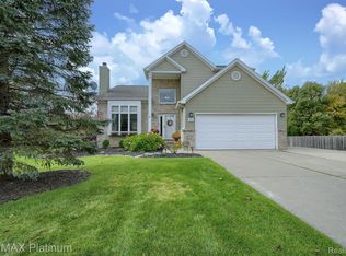 4371 Pondview Dr, Swartz Creek, MI 48473