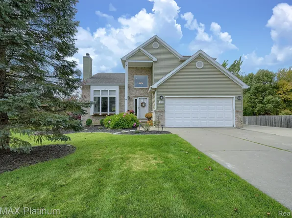 4371 Pondview Dr, Swartz Creek, MI 48473
