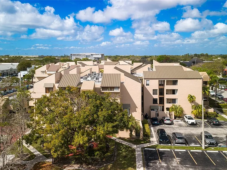 10500 SW 108th Ave #B414 — Photo 13