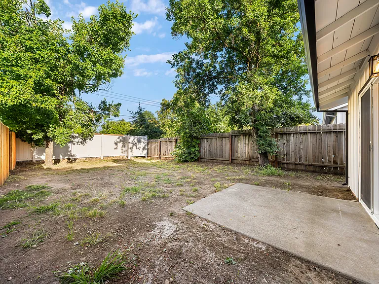 5550 E Knoll Dr — Photo 23