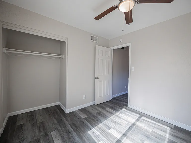 1703 W Mountain View Rd — Photo 37