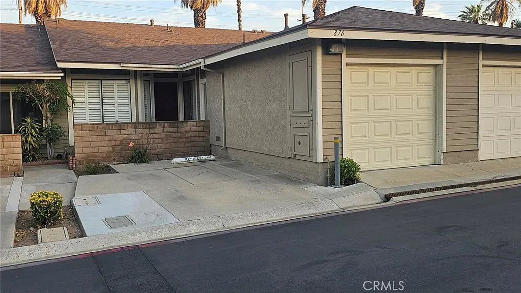 2 bed, 1054 sqft, $2,900 — Photo 1