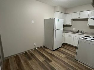 325 Ash St #5, Carlisle, IA 50047