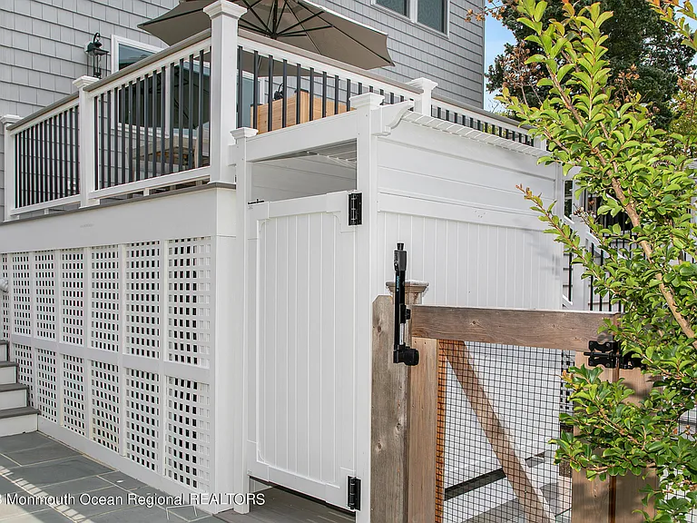 516 Club Dr — Photo 24