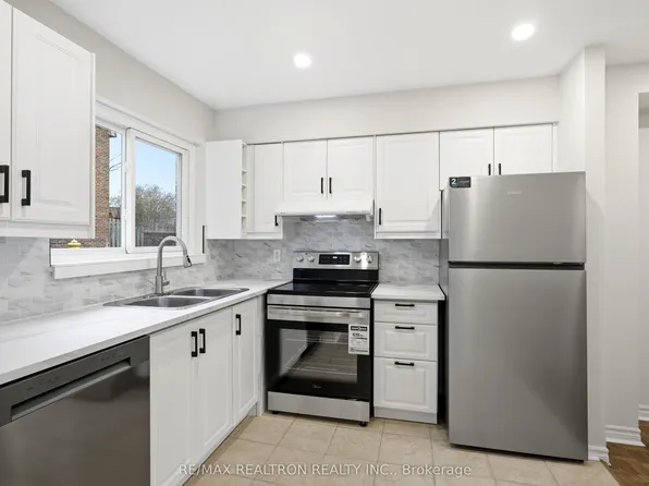57 Godstone Rd #112, Toronto, ON M2J 3C8