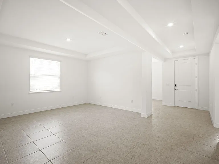 6185 Moonrise Dr — Photo 8