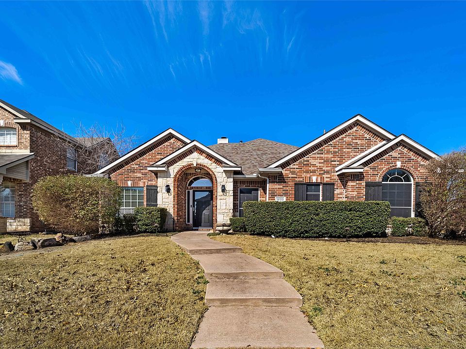 1st image of 1833 Bur Oak Dr