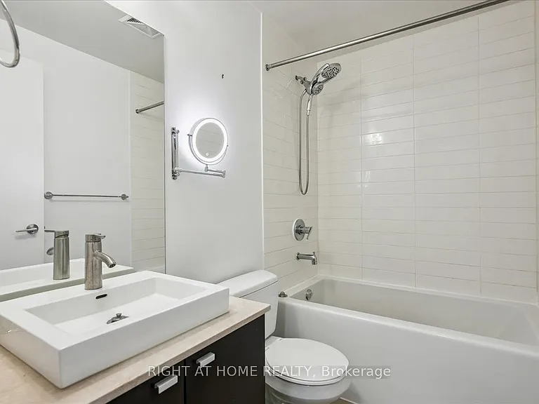 105 Queens Cay W #1607 — Photo 10