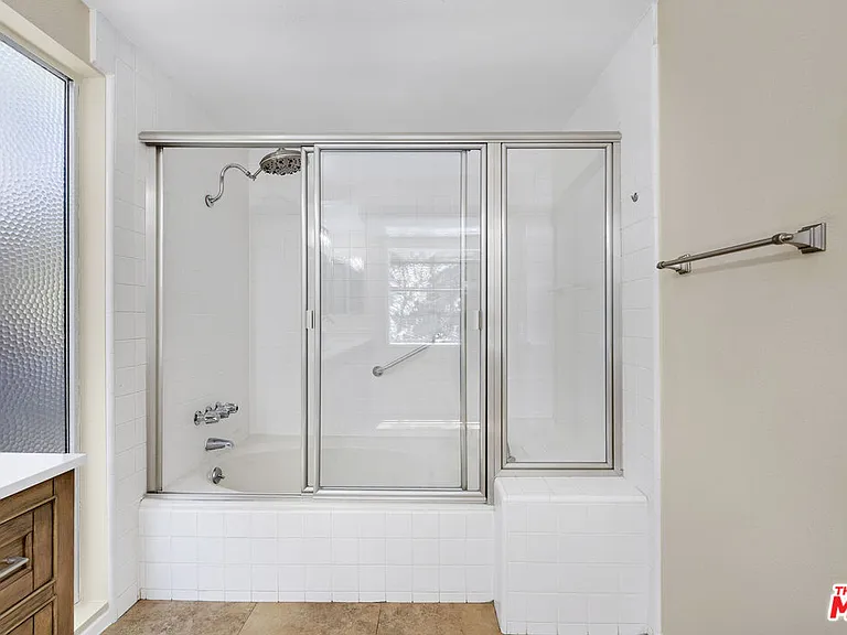 26572 Academy Dr — Photo 30
