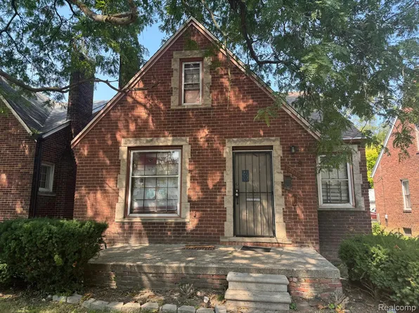 15613 Seymour St, Detroit, MI 48205