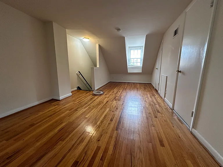 935 Lombard St #202 — Photo 6
