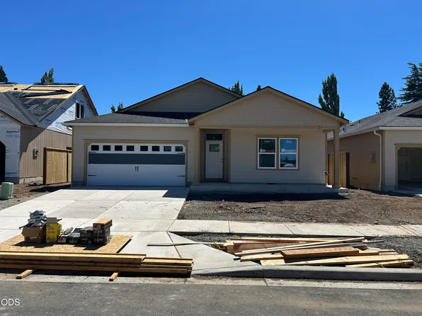 2217 Piazza Dr, Medford, OR 97501