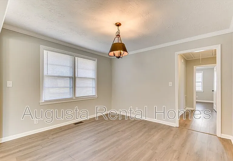 3210 York Dr — Photo 11