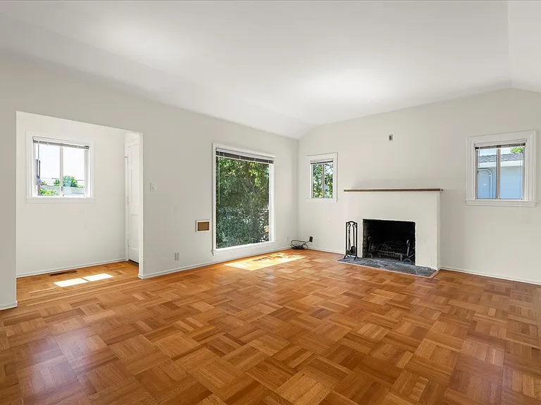 1017 10th Ave #1017 — Photo 3