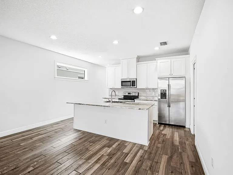 2411 W Fig St #1 — Photo 8