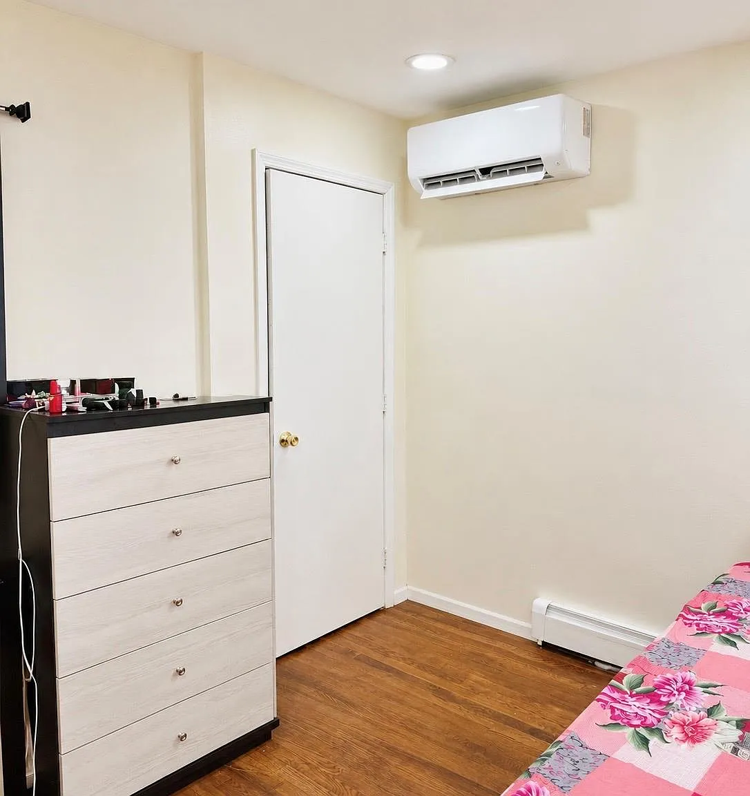 3 bed, 1.0 bath, 1978 sqft, $3,200 — Photo 2
