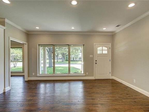 3rd image of 12147 Midlake Dr