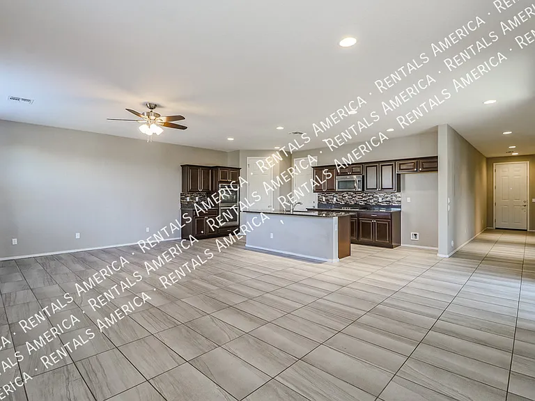 2930 E Detroit St — Photo 6