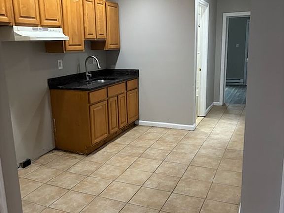 3rd image of 3479 Amber St Floor 1